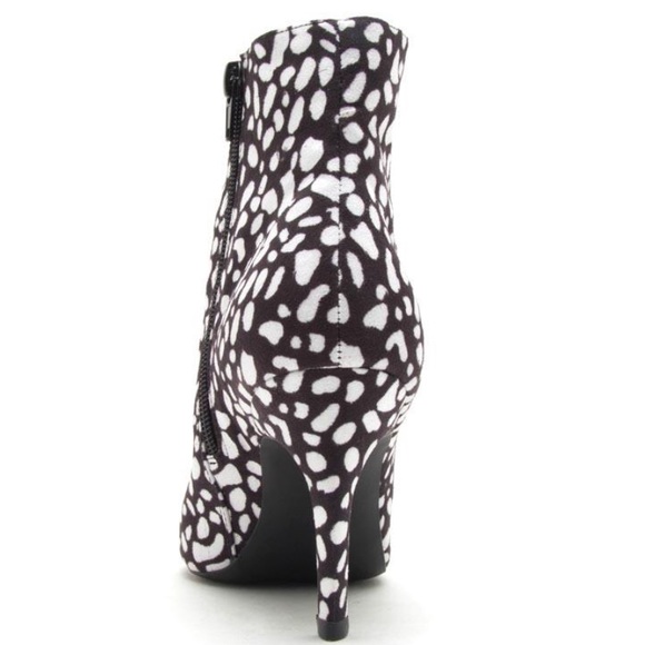 Qupid Black & White Faux Suede Heeled Bootie 5.5 6 - Picture 6 of 8
